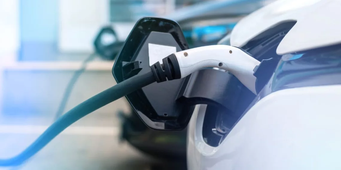 futuro hibrido Por que os Carros Híbridos Plug-in Não Estão Conquistando os Consumidores?
