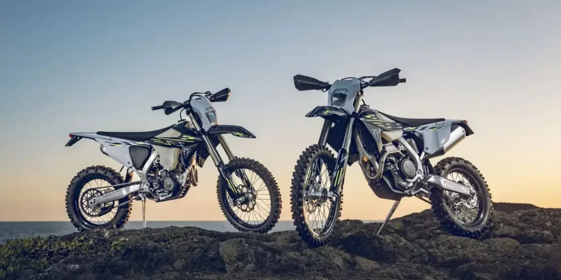 novas triumph tf 250 e e tf 450 e 1 1536x1024 1 Triumph TF 250-E e TF 450-E estreiam no off-road com DNA de competição e foco no EnduroGP 2025