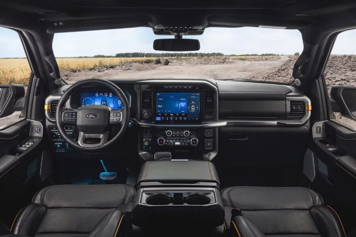 cabine Ford F 150 Tremor Ford F-150 Tremor desembarca no Brasil: potência, tecnologia e estilo radical no off-road