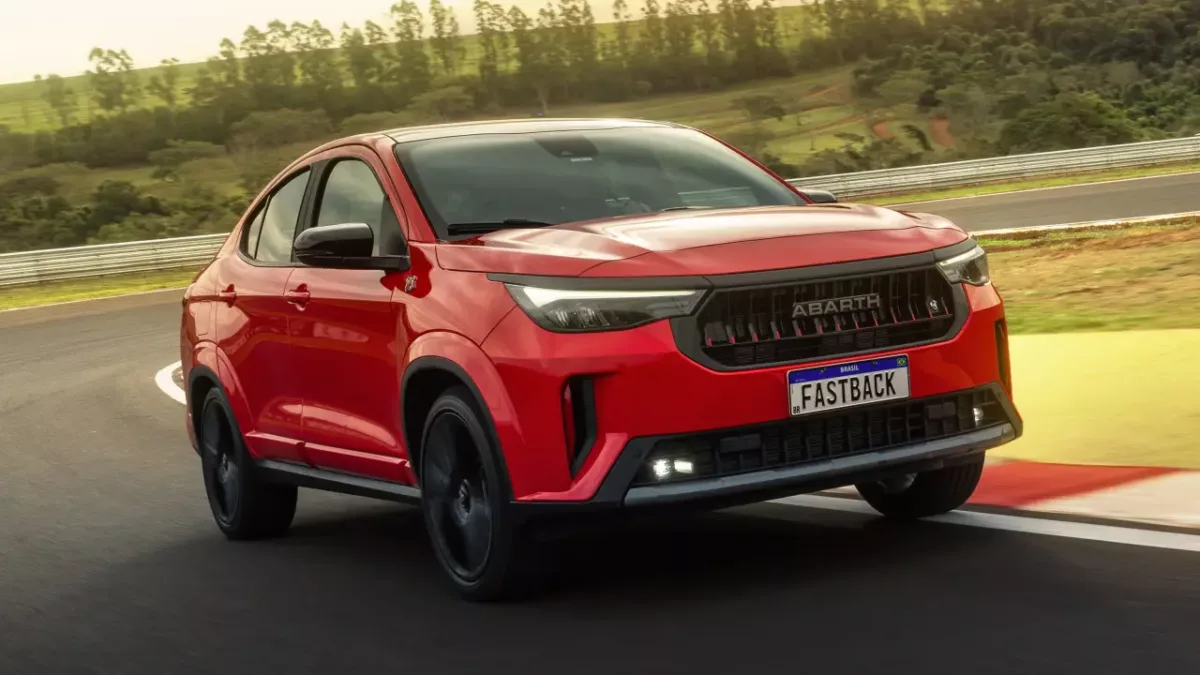 Fiat Fastback Abarth My26 006 Novo Fiat Fastback 2026 aposta em sofisticação: veja preços, versões e tudo o que mudou no SUV cupê