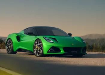 Lotus Emira V6 SE Eos Green 2048x1152 1 Lotus reforça DNA esportivo com Emira V6 SE: mais potência, estilo e refinamento