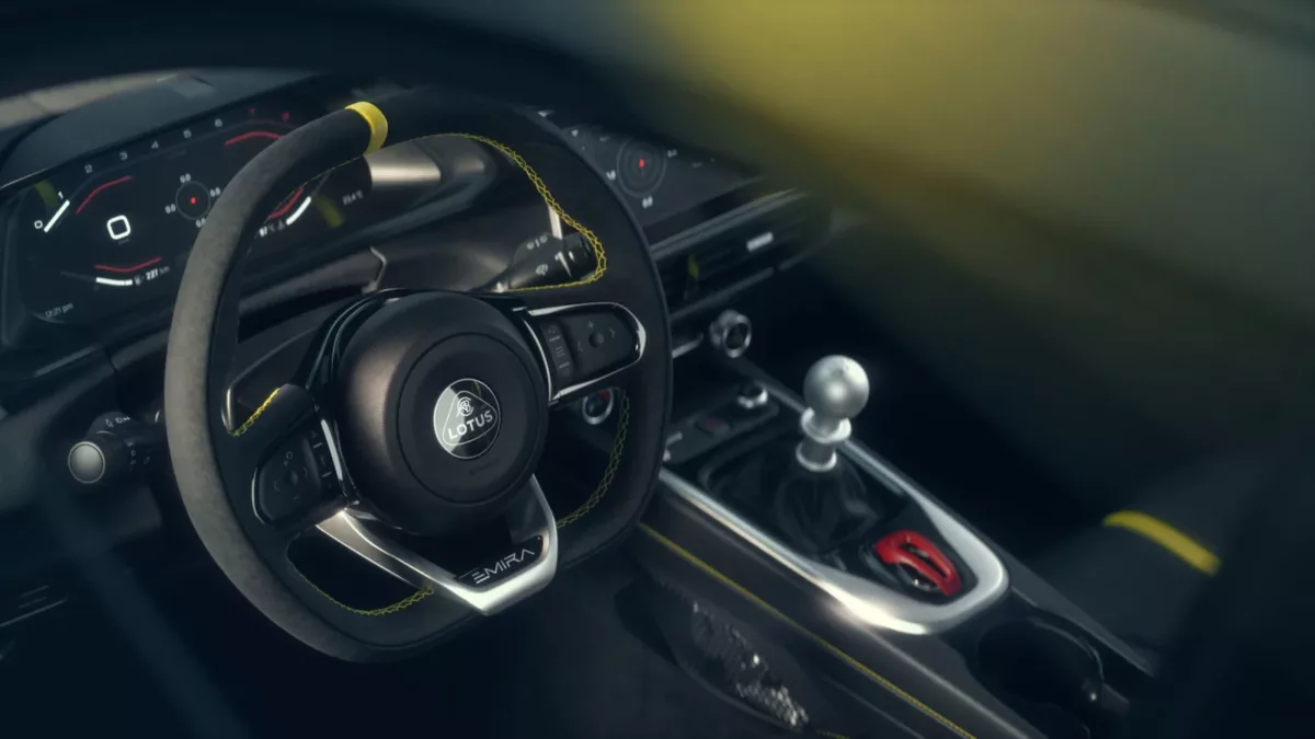 Lotus Emira V6 SE Steering Wheel 2048x1152 1 Lotus reforça DNA esportivo com Emira V6 SE: mais potência, estilo e refinamento