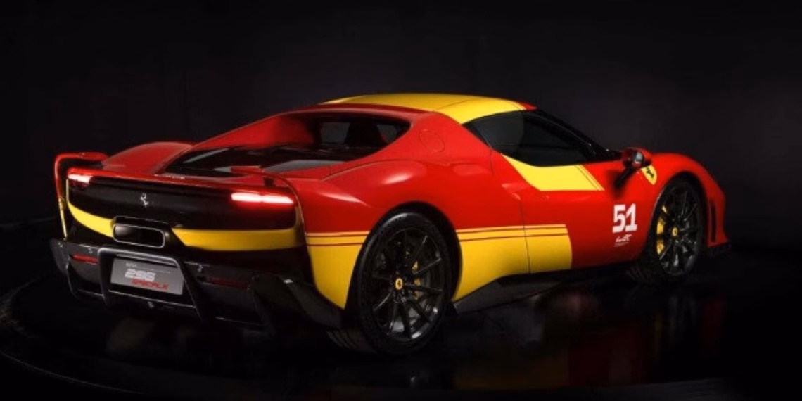 piloti ferrari traseira 54272831 Ferrari cria versão especial do 296 para pilotos e homenageia Le Mans com 880 cv de pura emoção