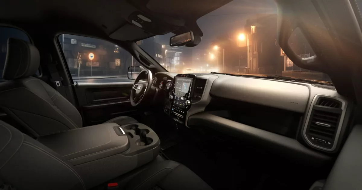 RM026 006TF 2048x1076 1 Ram aposta no visual esportivo com novas versões da 2500 Heavy Duty para 2026