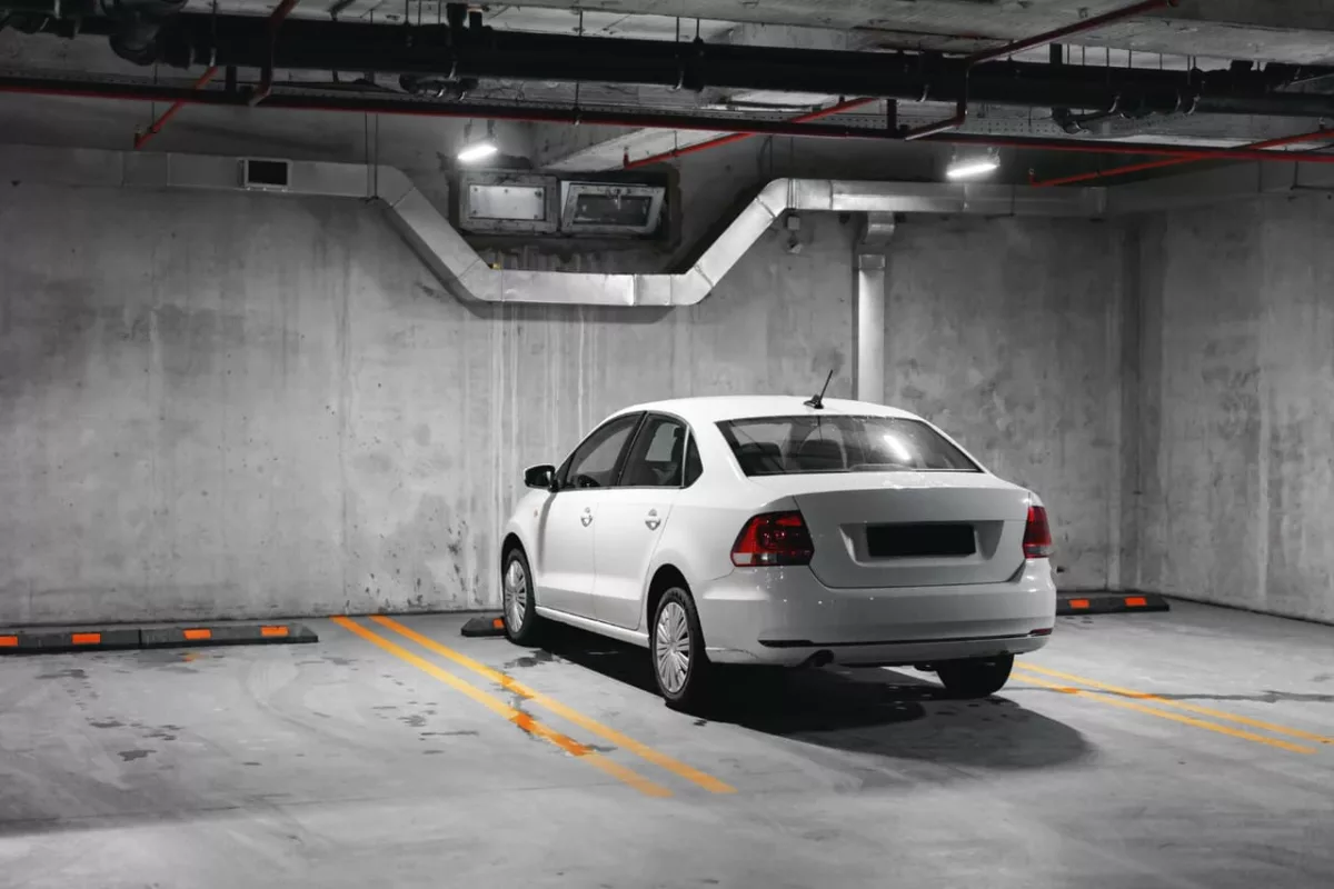 carro garagem Estacionaram na sua garagem? Saiba o que a lei permite – e o que você pode fazer