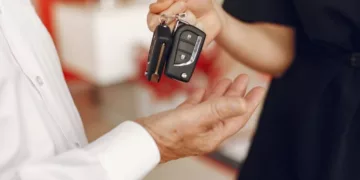 entrega carro Nova lei permite retomada de veículo sem Justiça: o que muda para quem financia um carro?