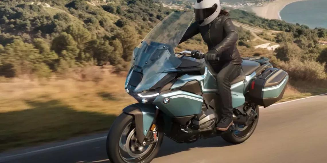 BMW R 1300 RT BMW R 1300 RT estreia no Brasil com câmbio automatizado e pacote premium de tecnologia