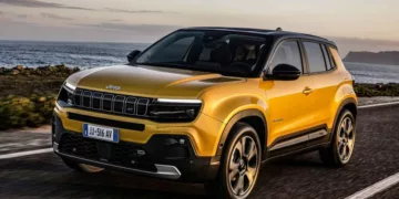 jeep avenger amarelo movimento 37511781 Jeep Avenger vai estrear no Brasil com fabricação local e motor híbrido de 130 cv