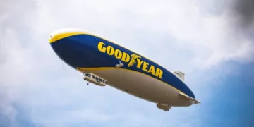 Goodyear Blimp Divulgacao 03 980x653 1 Dirigível da Goodyear completa 100 anos com pintura retrô e homenageia o modelo original