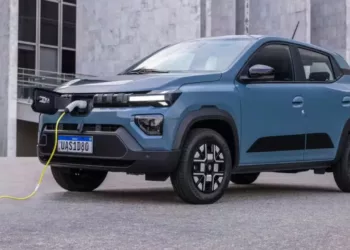 rketech Kwid E-Tech 2026 chega com visual europeu e preço agressivo abaixo dos R$ 100 mil